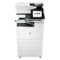 Equipamentos para impressão, cópia e digitalização em ambientes administrativos e operações corporativas.